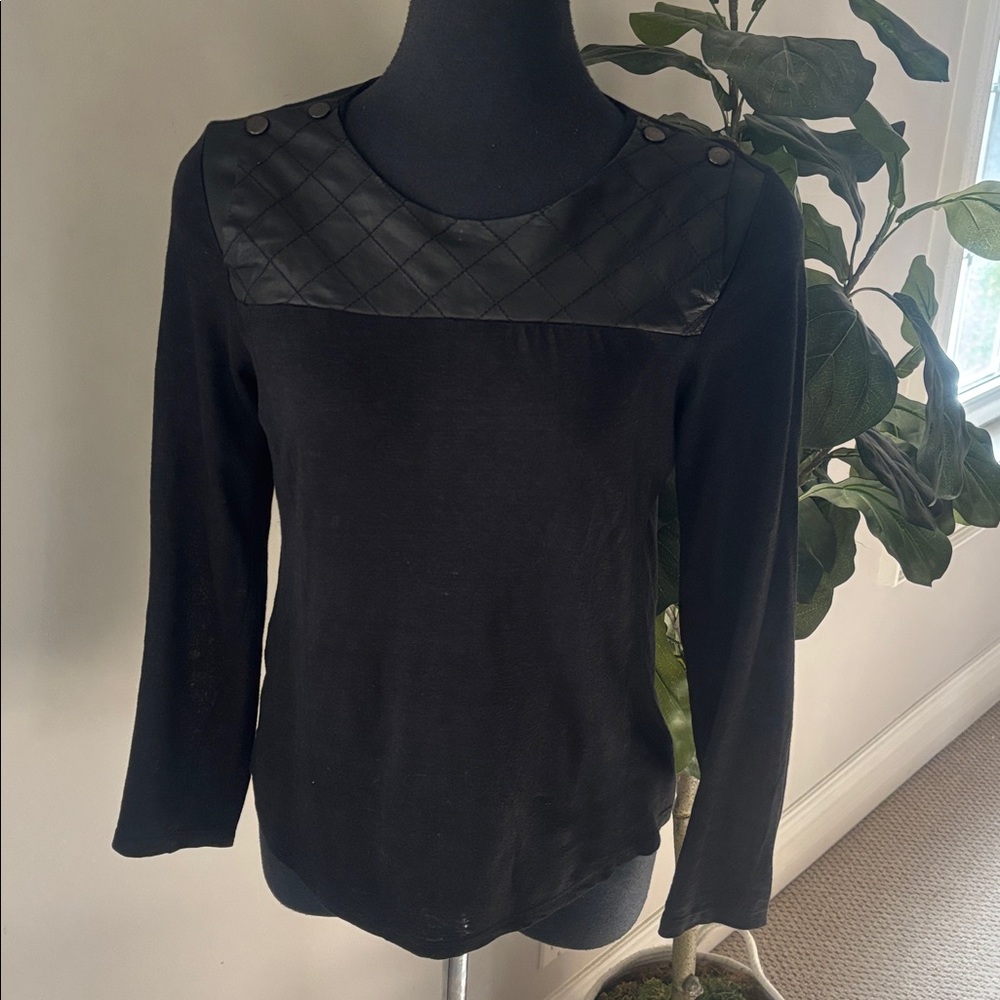 SANDRO KNIT TOP QUILTED LEATHER TRIM